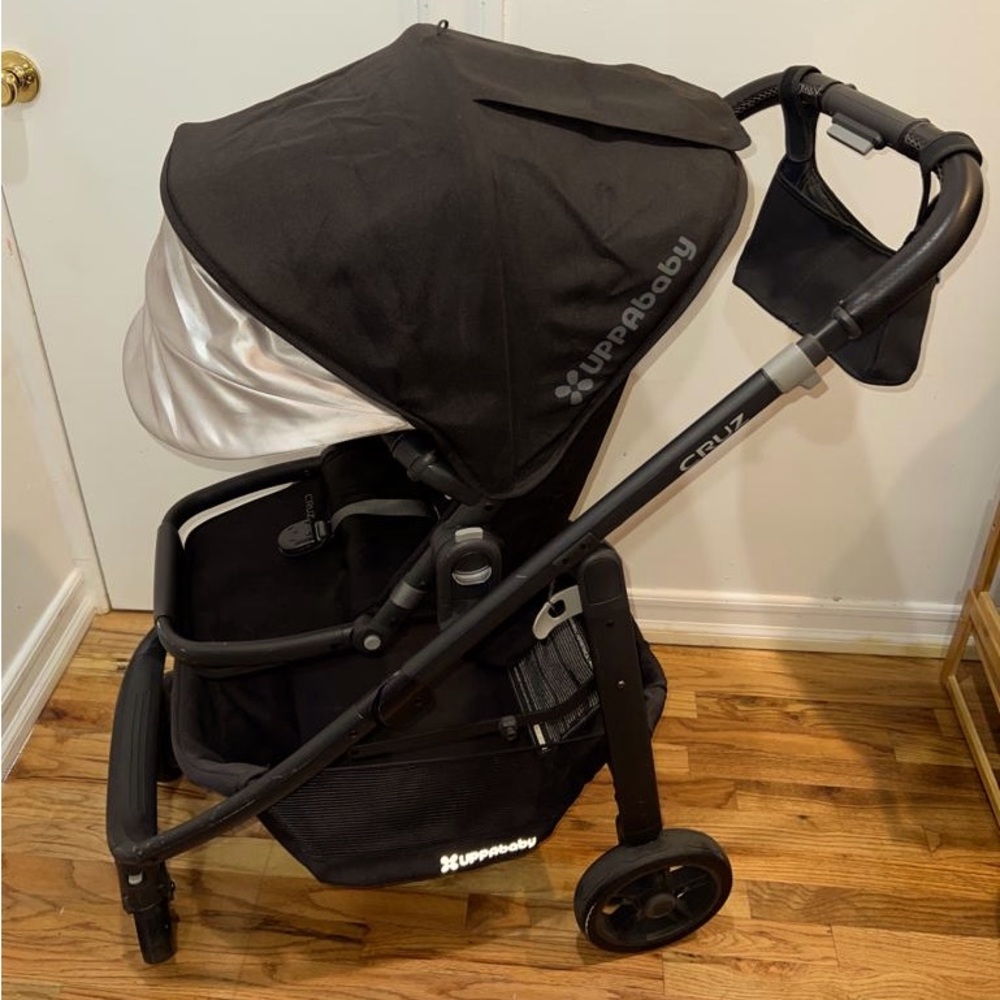 UPPAbaby Cruz 2019 stroller includes organizer and mosquito net